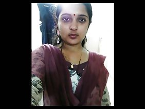 अंदर से पोर्न को खत्म करने के साथ एक दर्पण के सामने घर का सेक्स