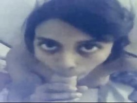 एक बड़े ट्रंक अश्लील पर सुंदर स्केटर श्यामला कूद