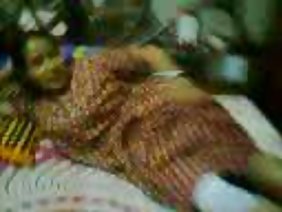 घुंघराले लड़की गुदा अश्लील में देता है