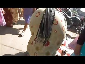 दो भाइयों ने रसोई में अपनी छोटी बहन की चुदाई की। अश्लील