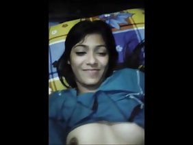 चश्मे के साथ स्नेह एमआईएलए टेबल पोर्न पर गड़बड़ हो जाता है