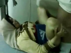 मोज़ा में मालकिन उसकी बिल्ली अश्लील में है