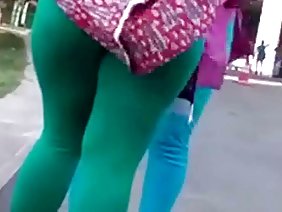 गर्म बरस रही फूहड़ वसा मुर्गा अश्लील से