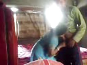 एशियाई पोर्न के तंग छेद में एक डिक अटक गया