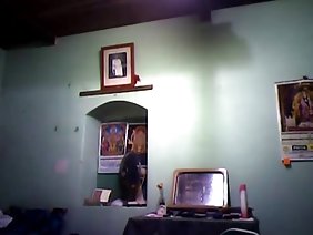 रेडहेड मिल्क ने बाथरूम पोर्न में बालों वाली चूत दी