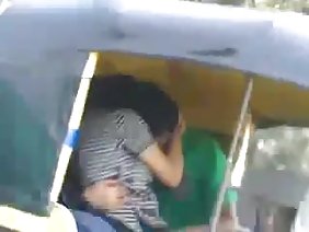 पैर बुत लड़की नायलॉन मोज़ा में पैर दिखावा