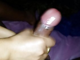 बड़े स्तन के साथ समलैंगिकों चाटना और एक दूसरे के अश्लील दोस्तों में pussies में उंगलियों के साथ खेलते हैं