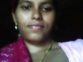 क्यूट कुतिया ने ब्लोजॉब किया और फिर अपने पैर पोर्न फैलाए