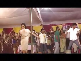 थाई फूहड़ बालक एक सदस्य द्वारा अभिनीत। अश्लील