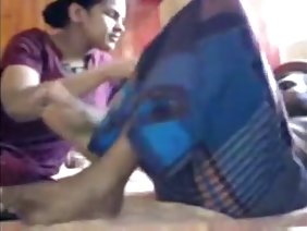 एक बड़ा रसदार लंड उसकी चूत में डाल दिया