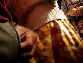 युवा पुरुष अच्छा अश्लील सेटिंग में श्यामला fucks